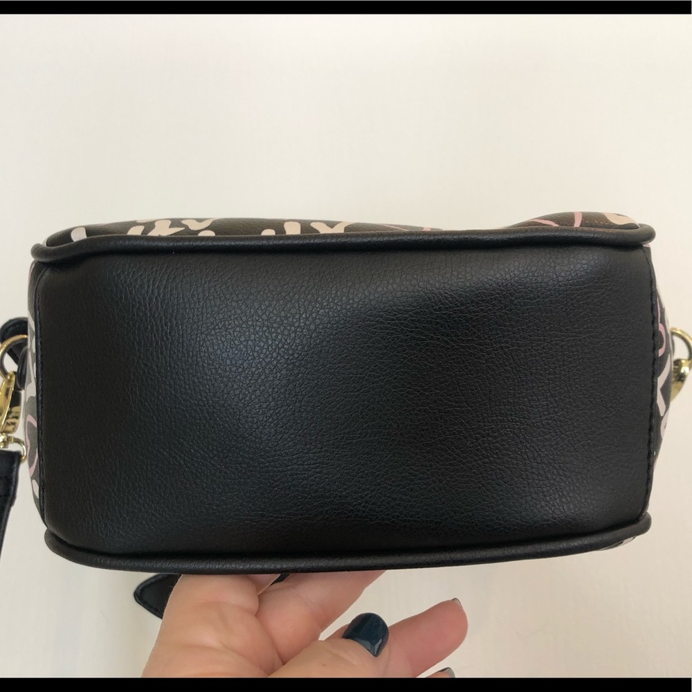 Betsey Johnson Luv handbag with cross body strap - Picture 6 of 8